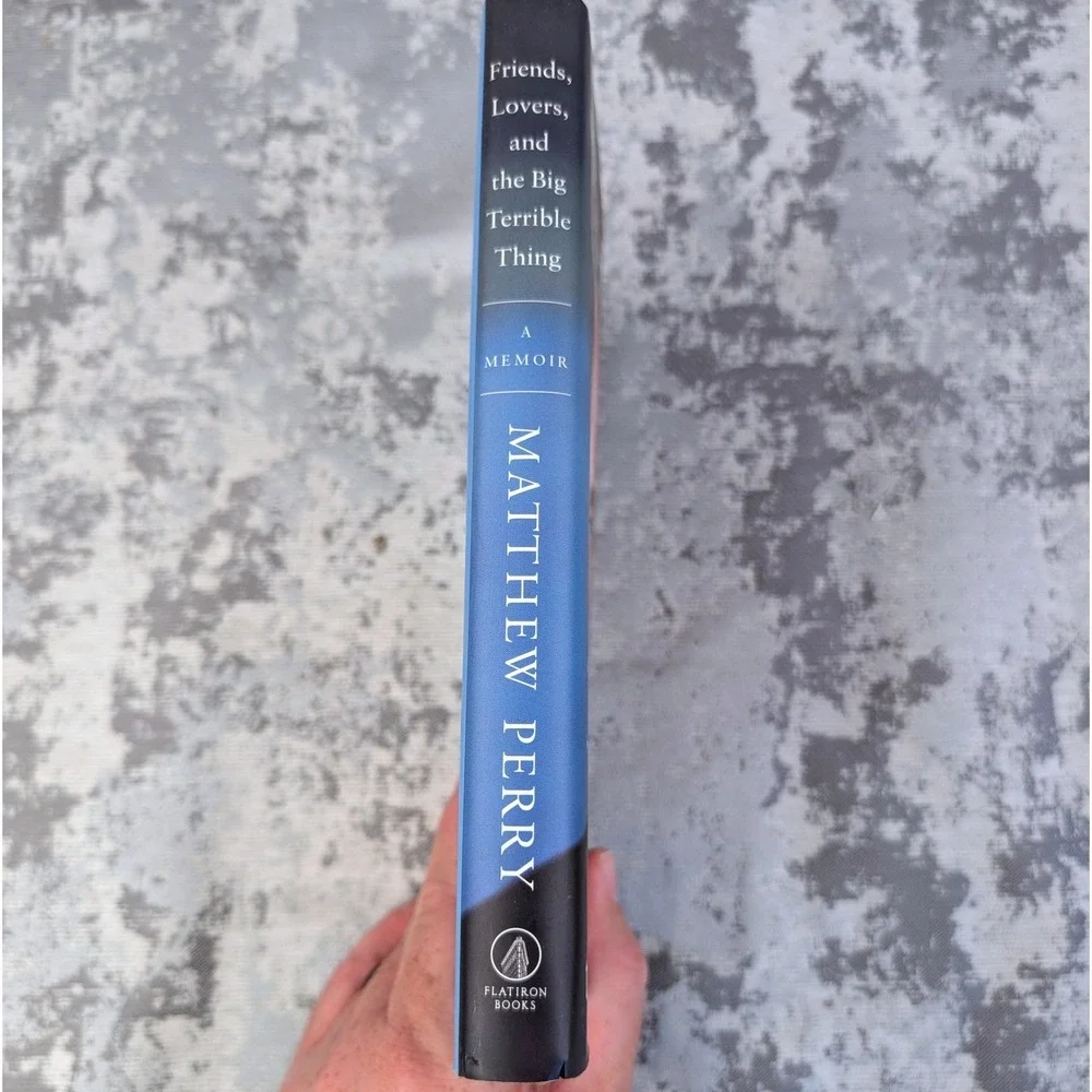 Friends Lovers and the Big Terrible‎ Thing Matthew Perry Memoir Hardcover 2022